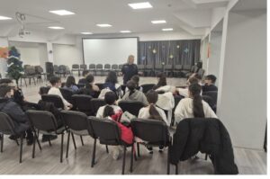 Siguranța școlară din județul Vâlcea, pe agenda de lucru a prefectului